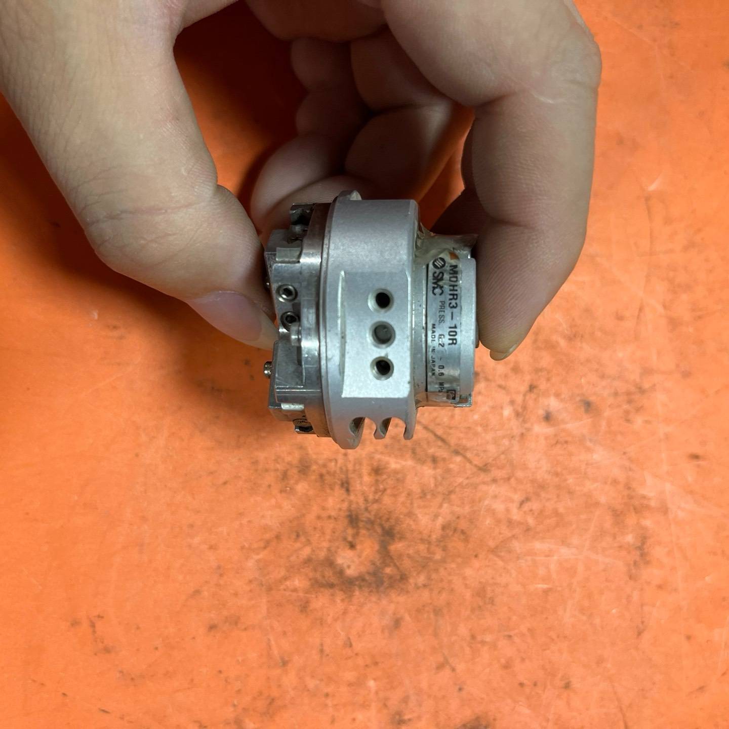 [议价]C气爪气缸MDHR3-10R，，成色一般，外观有