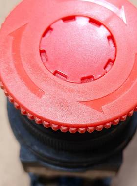 富士紧急停止按钮，直径30MM开孔。AR30V2R,触点