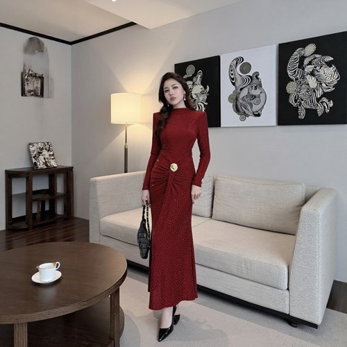 春季新款气质御姐范设计感优雅连衣裙显瘦长裙女人味包臀鱼尾裙