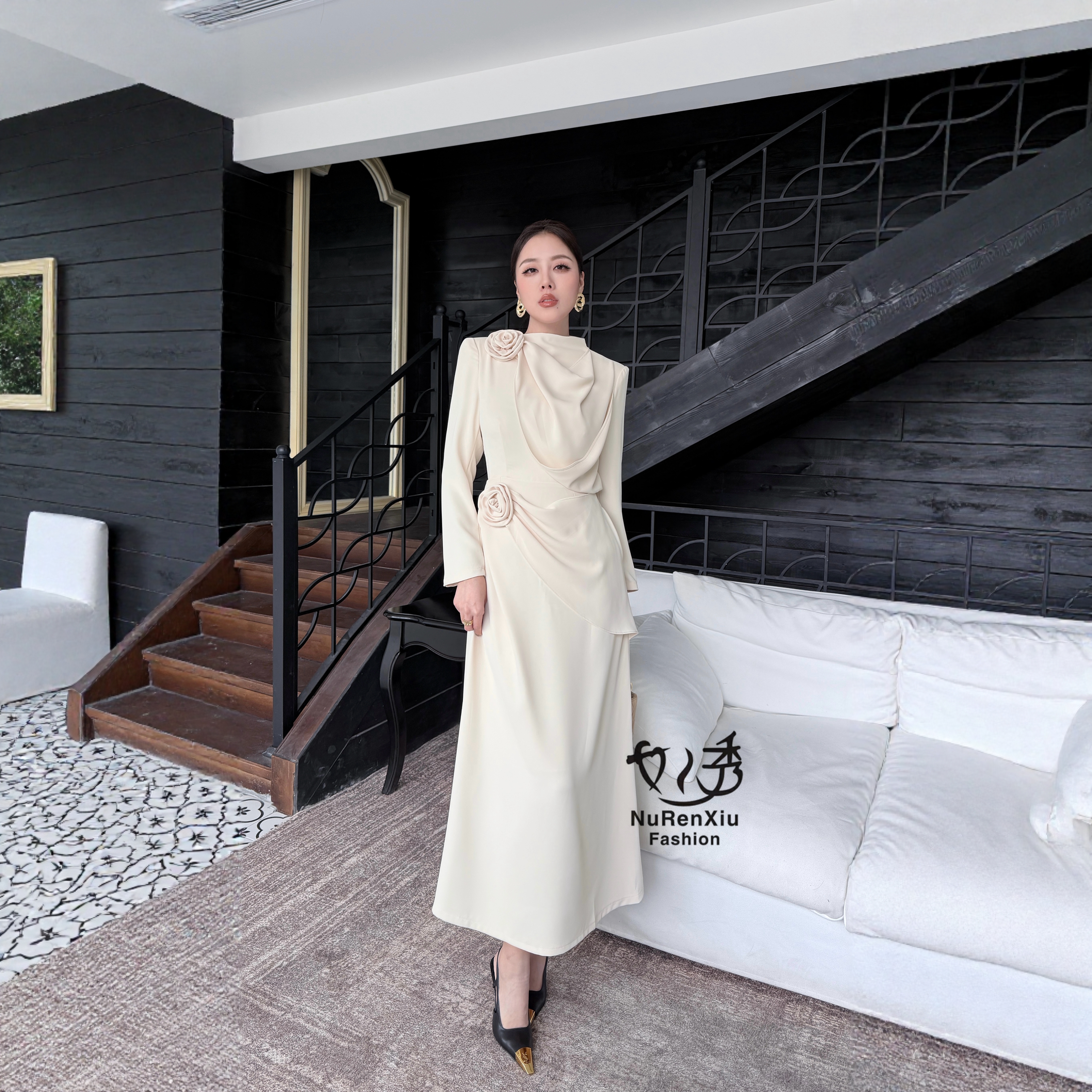 2026春季新款气质御姐范设计感优雅连衣裙立领胸花收腰显瘦长裙女