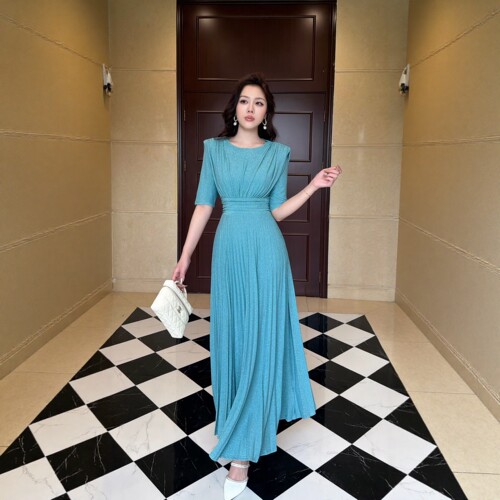 2026夏季新款气质御姐范设计感性感连衣裙收腰显瘦长裙女装潮