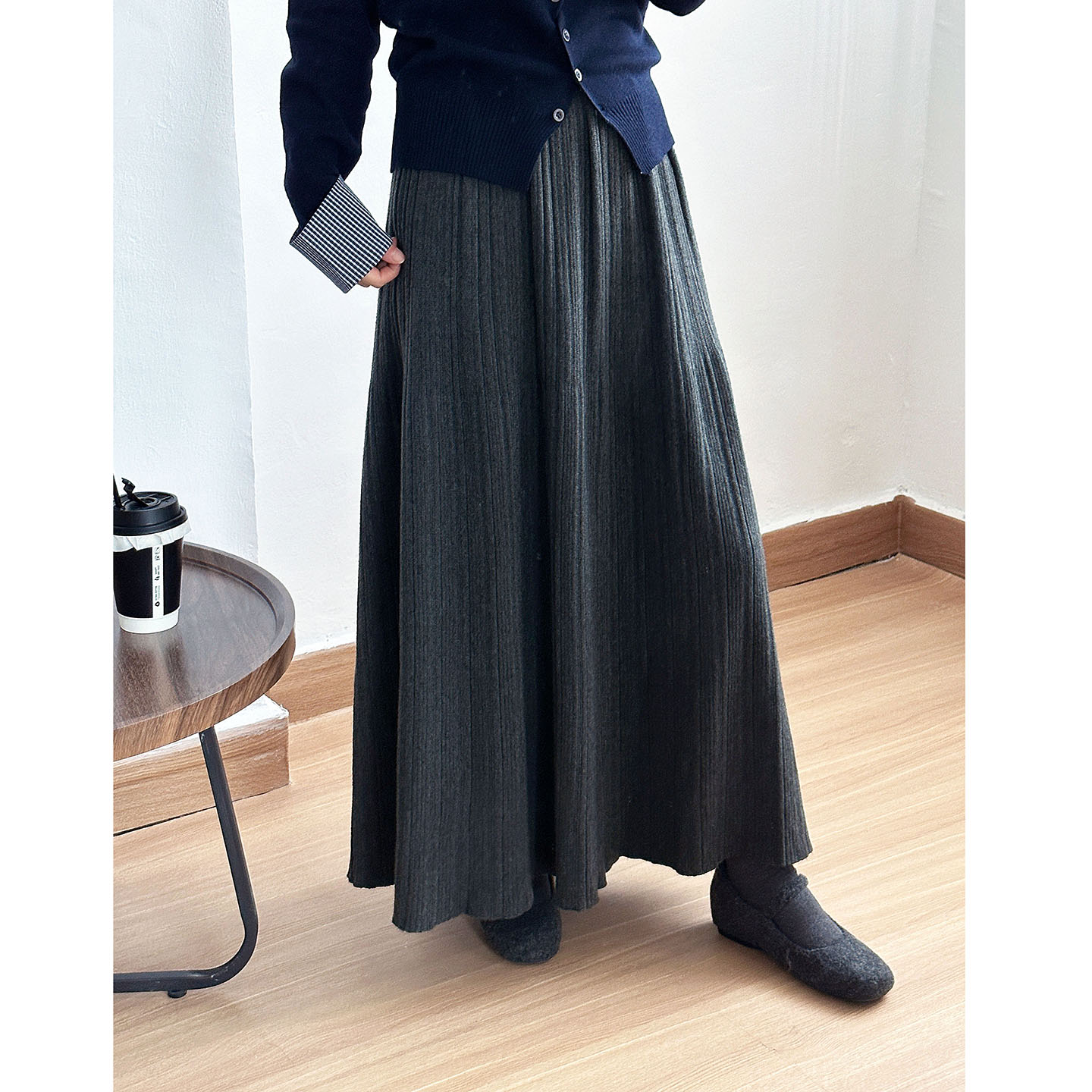 2025秋冬显瘦A字裙针织半身长裙女灰色高腰褶皱百褶裙