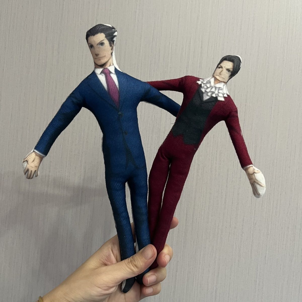 丝骨架凹陷造型毛绒玩偶
