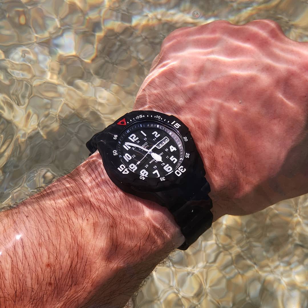 Casio男女彩色复古指针表情侣款