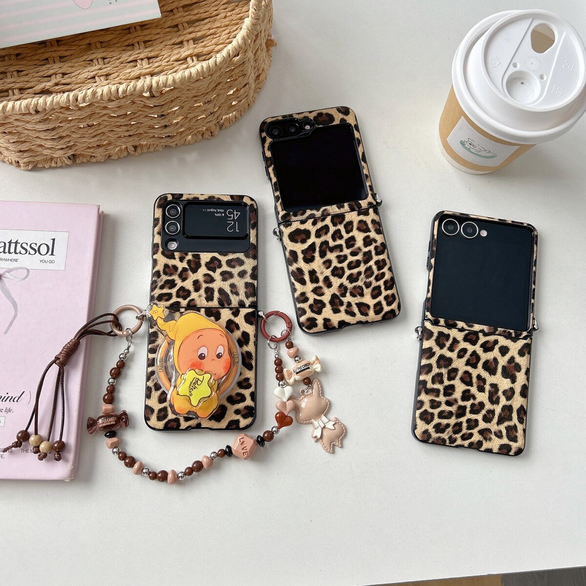 可爱趣味豹纹星星人磁吸支架适用三星zflip7/6/5手机壳折叠屏OPPOFindN3Flip保护套小米Flip2荣耀MagicVFlip2