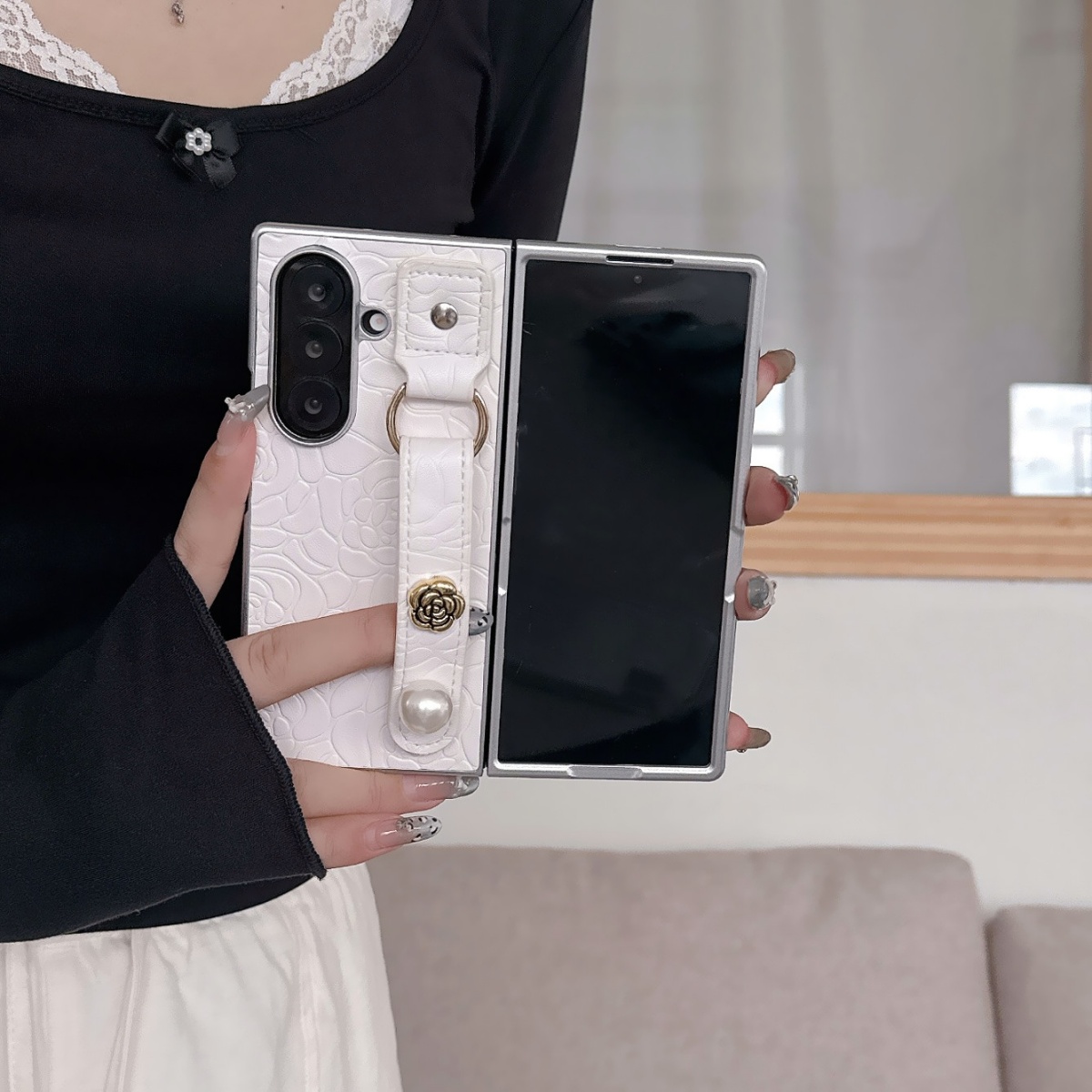 皮质玫瑰花纹腕带山茶花手机壳