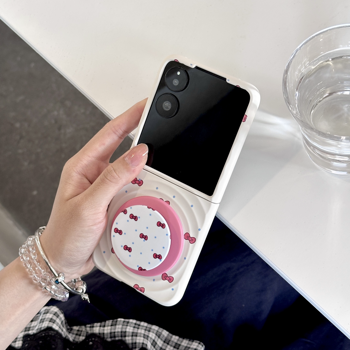 ins波漾壳米白色线条小花磁吸支架适用小米mixflip折叠屏手机壳荣耀MagicVFlip翻盖防摔XFlip2三星zflip7/6/5