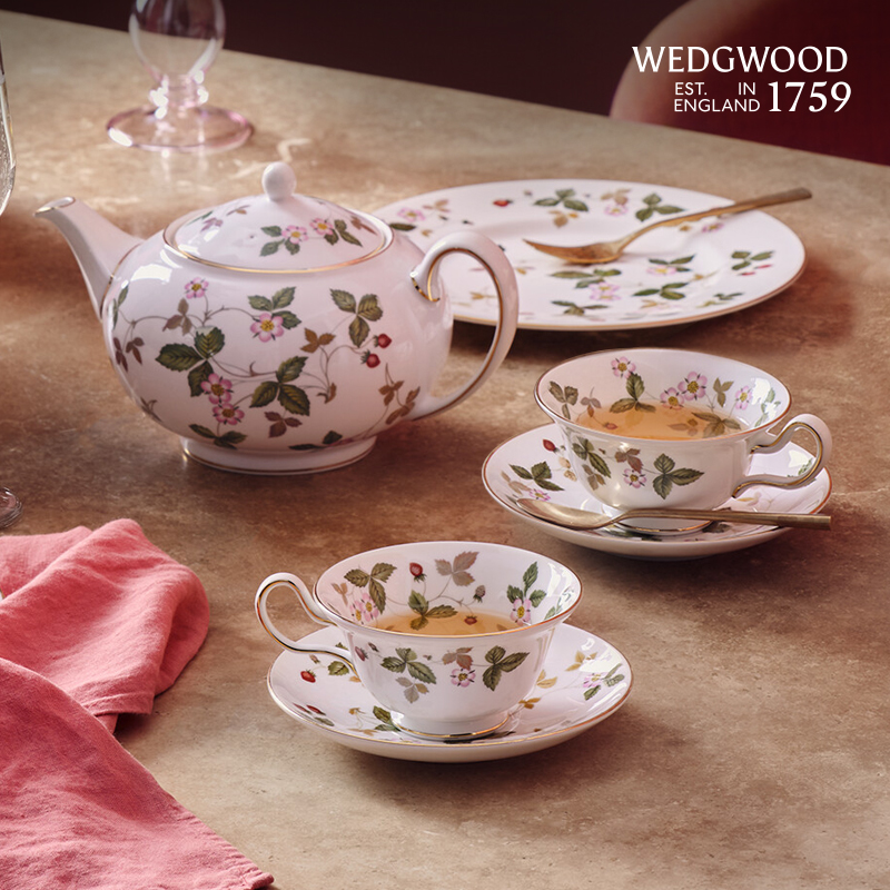 WEDGWOOD威基伍德野草莓2杯2碟骨瓷咖啡杯子高档精致新婚礼物