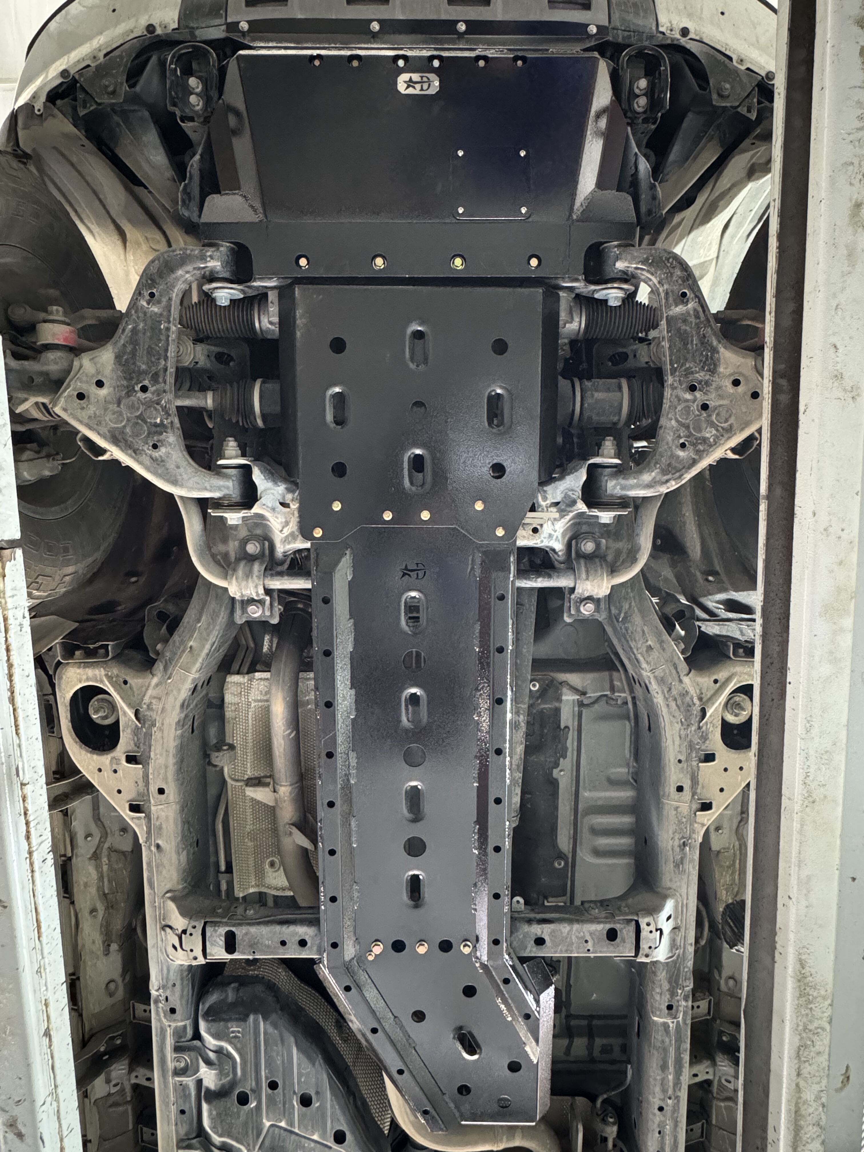 丰田LC250底盘护板底盘装甲星盾越野改装