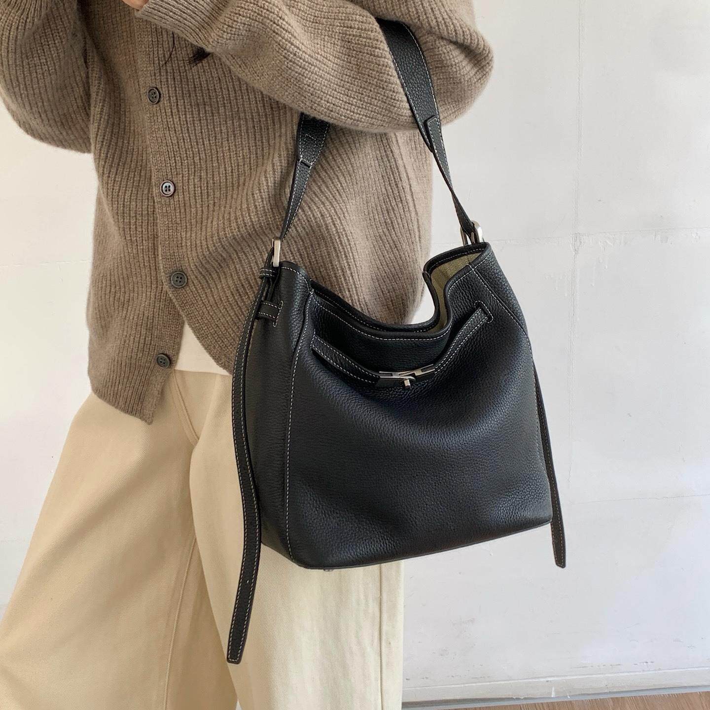 大容量托特包2025新款通勤单肩斜挎包大容量头层牛皮软腋下包,箱包皮具/热销女包/男包,腋下包,淘宝优惠券,粉丝福利购,淘宝优惠卷