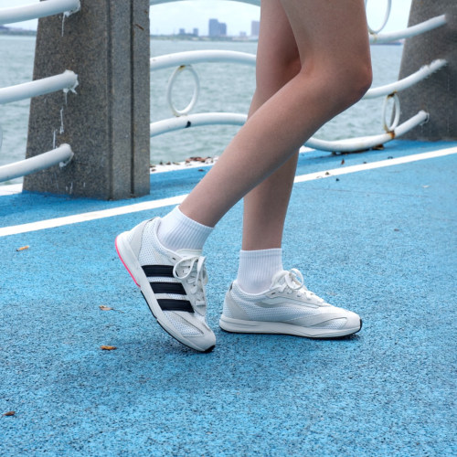 adidas阿迪达斯女鞋LIGHTBLAZE LP运动鞋跑步鞋JS3200