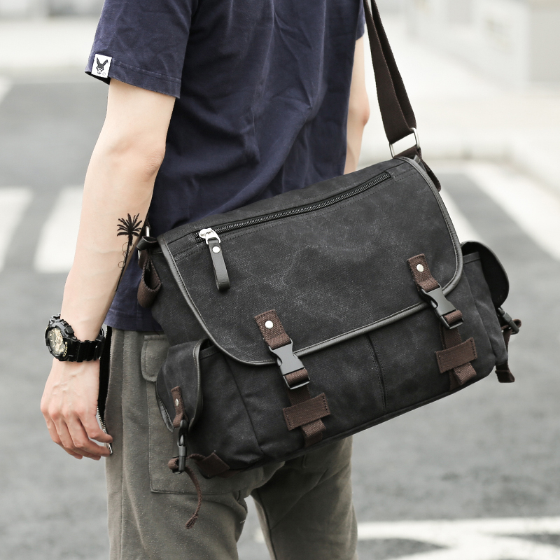 大容量多隔层商务风军工斜挎包