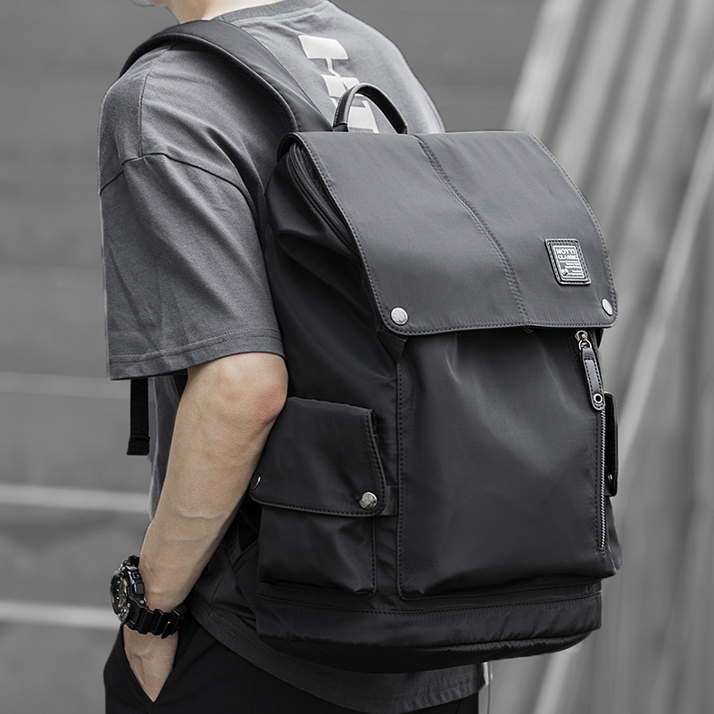 英伦风轻便潮流男简约休闲双肩包