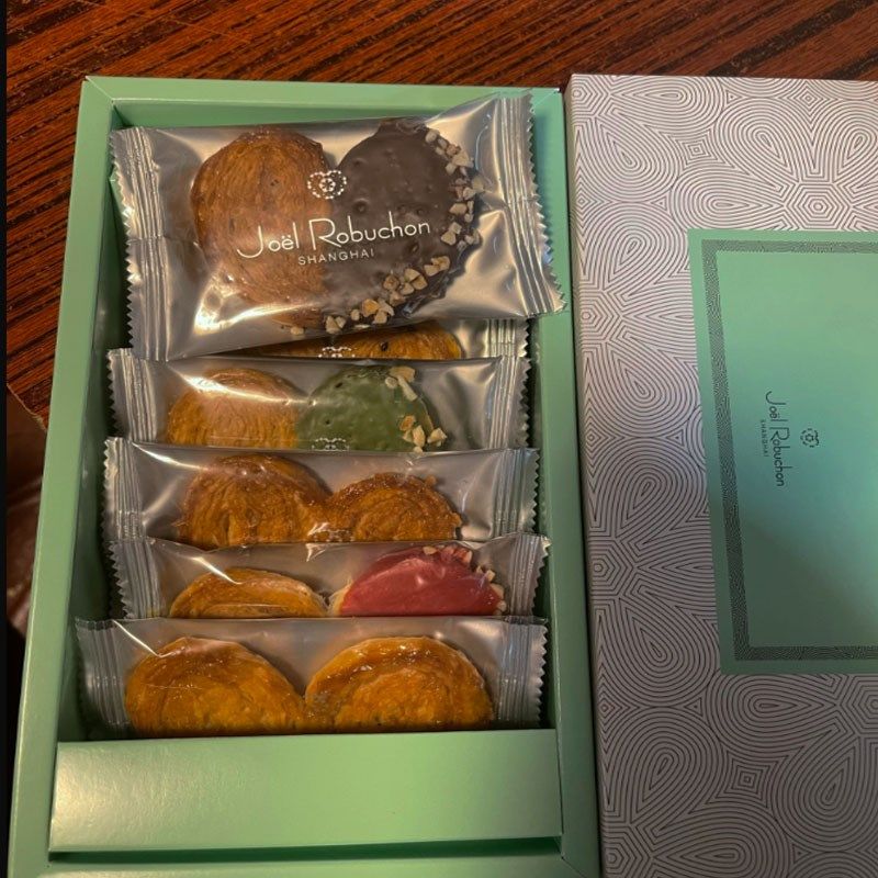 卢布松蝴蝶酥乔尔卢布松外滩十八号美食坊网红千层蝴蝶酥抹茶甜点