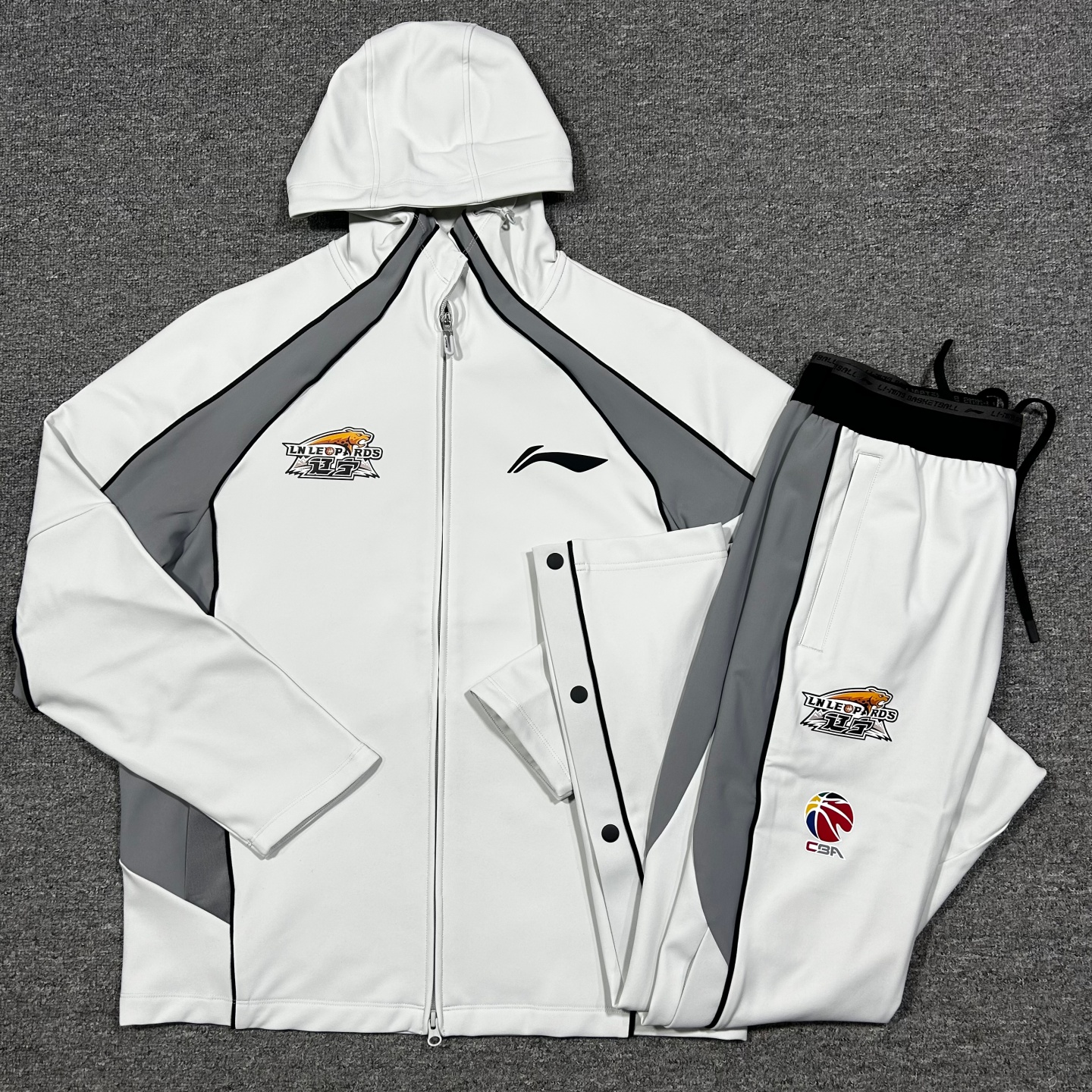 李宁赞助CBA篮球辽宁排扣出场服