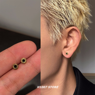 复古黑色罗马数字美式耳钉男款小众设计嘻哈高级耳环女耳骨钉耳饰
