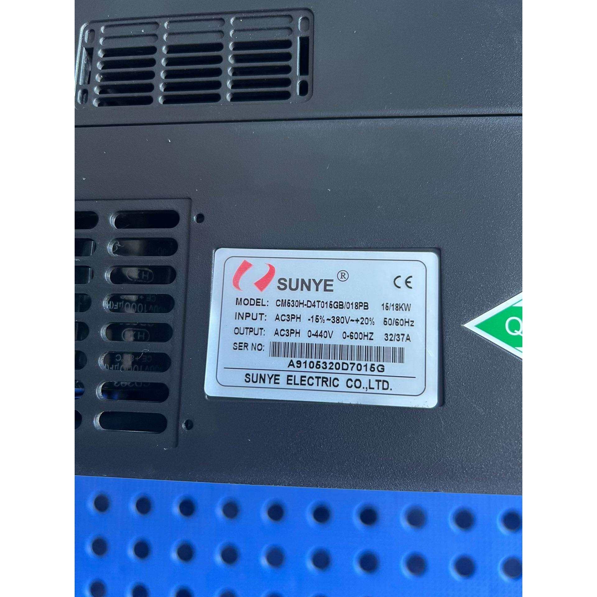 日业变频器,型号 cm530h,重载15kw,成色99新,功,不是实价