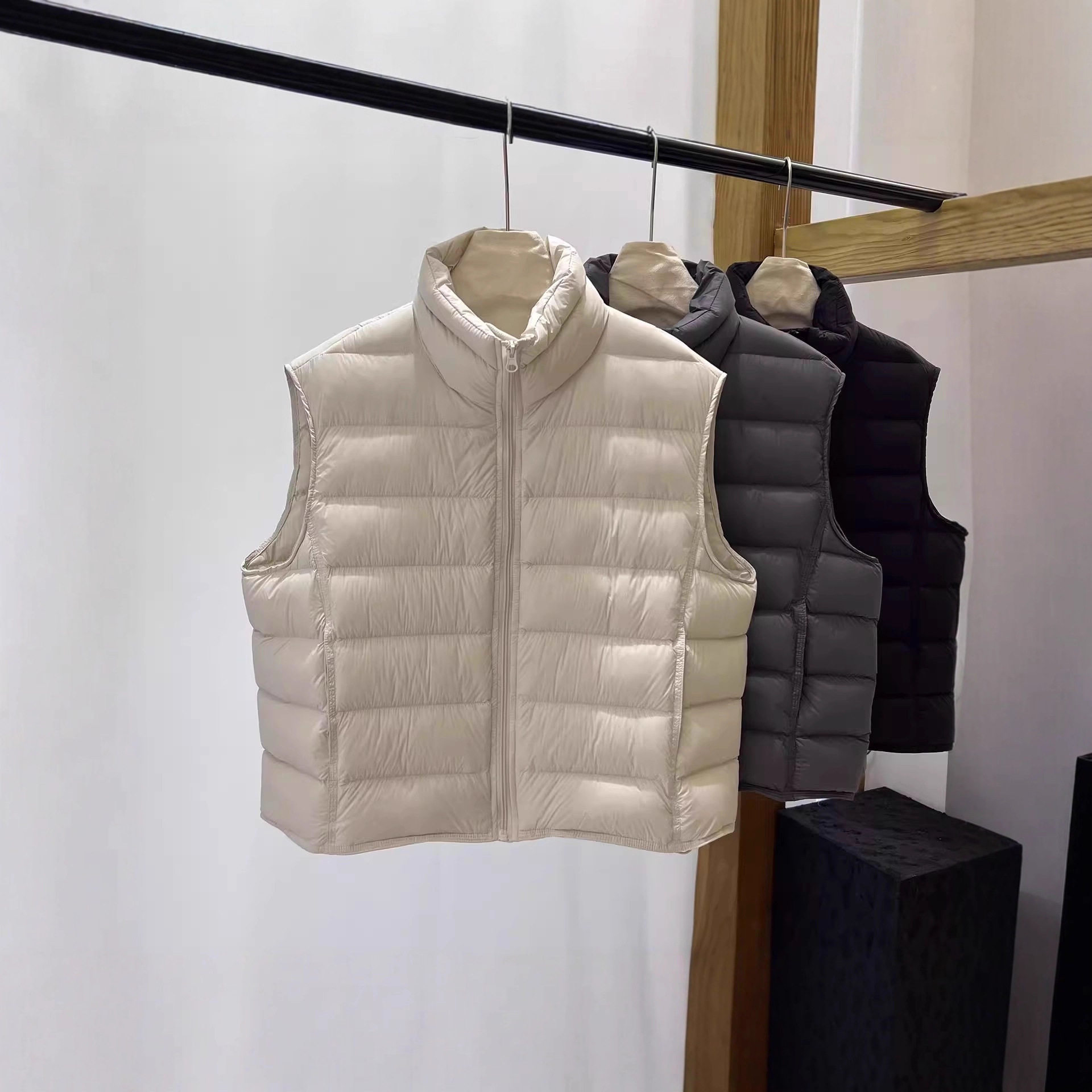 云朵排骨羽绒服马甲女2025冬季新款简约百搭白鸭绒坎肩背心外套潮