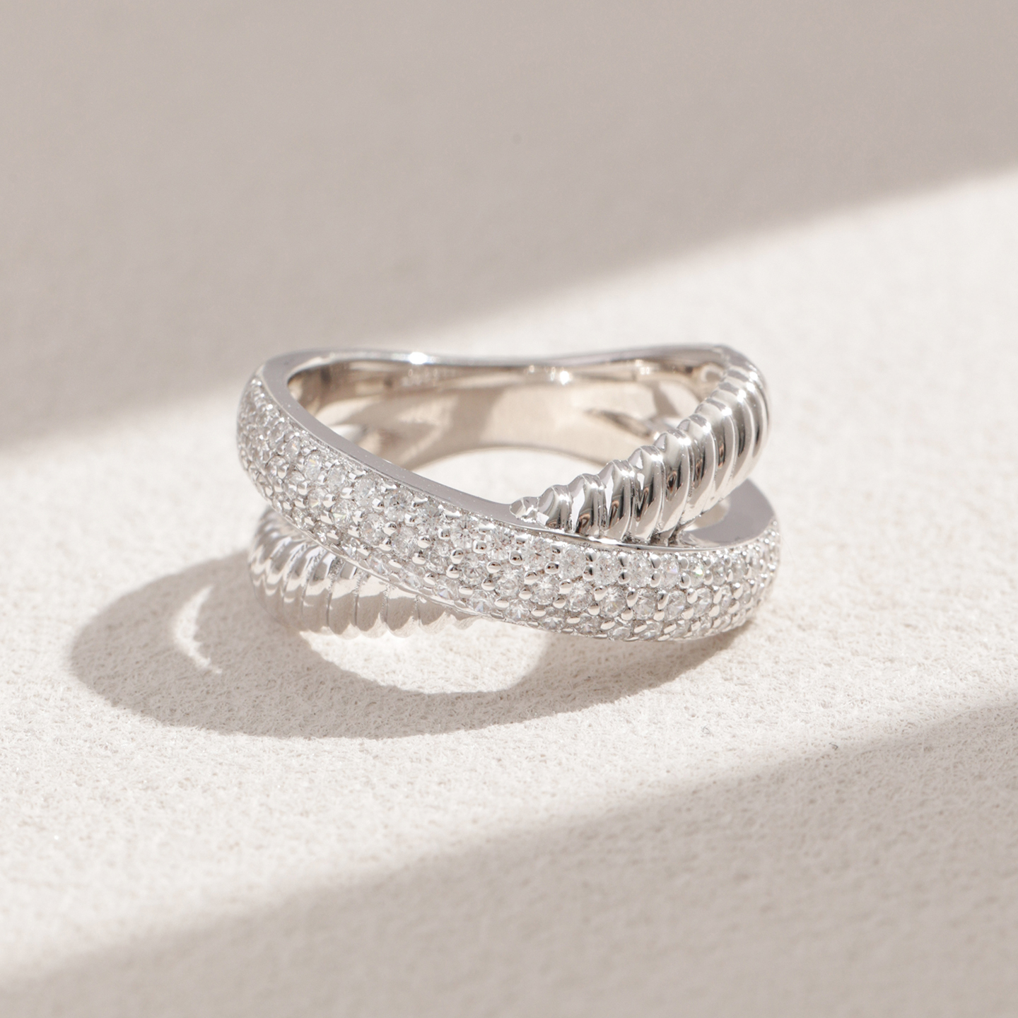 卓蝶纯银镀18K白金莫桑钻食指戒