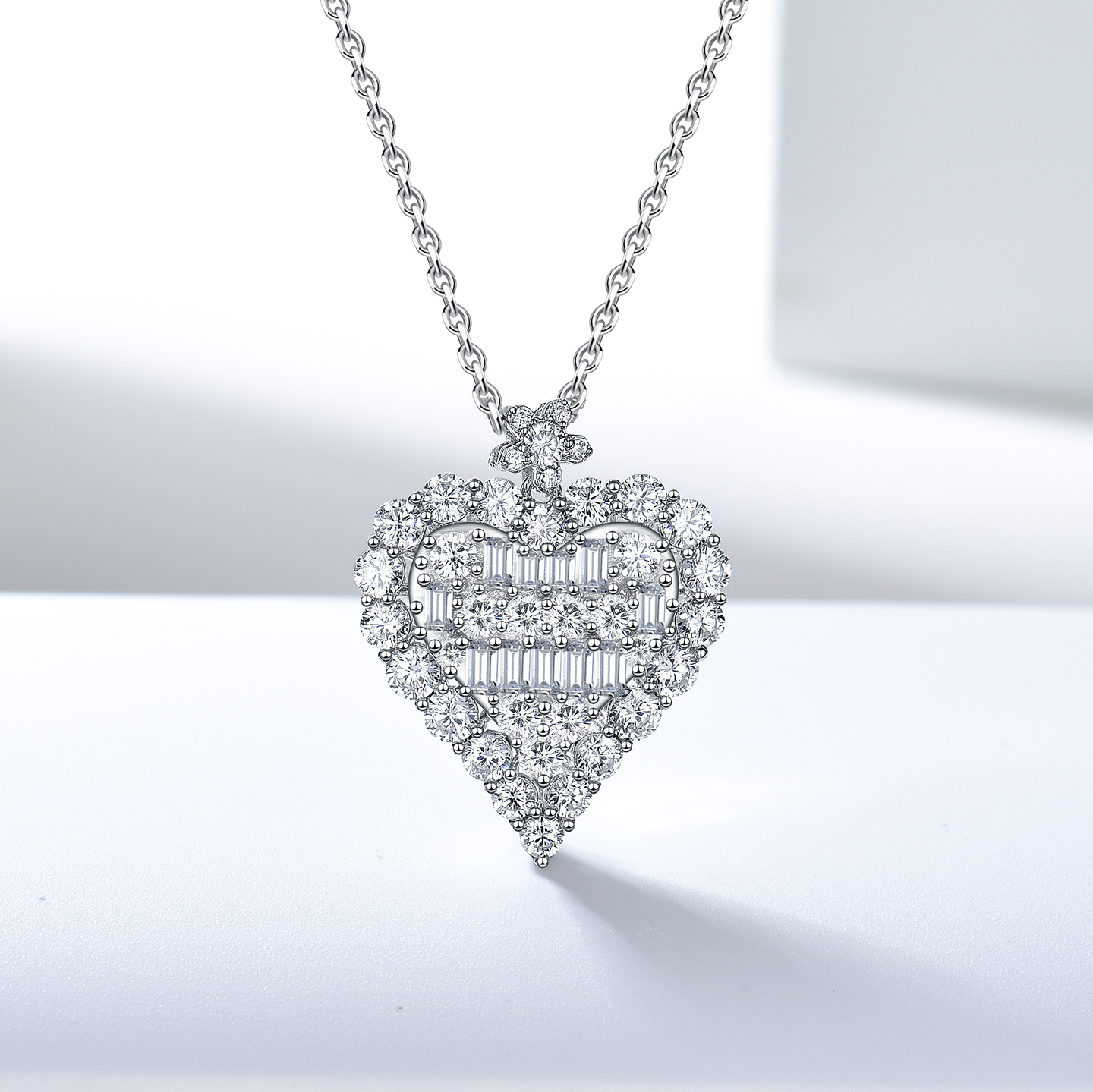 卓蝶珠宝纯银满钻桃心吊坠