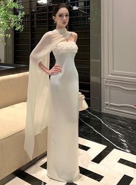 白色连衣裙女冬季高级感名媛宴会晚礼服重工亮片缎面抹胸包臀长裙