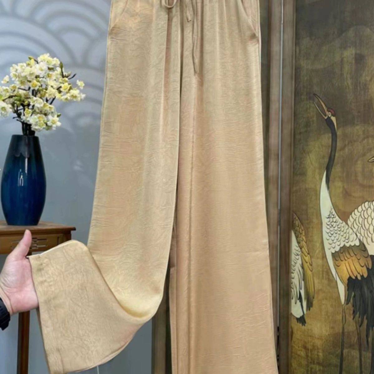 正品大牌夏季新品真丝高档休闲裤女缎面提花时尚宽松显瘦阔腿裤,女装/女士精品,休闲裤,淘宝优惠券,粉丝福利购,淘宝优惠卷