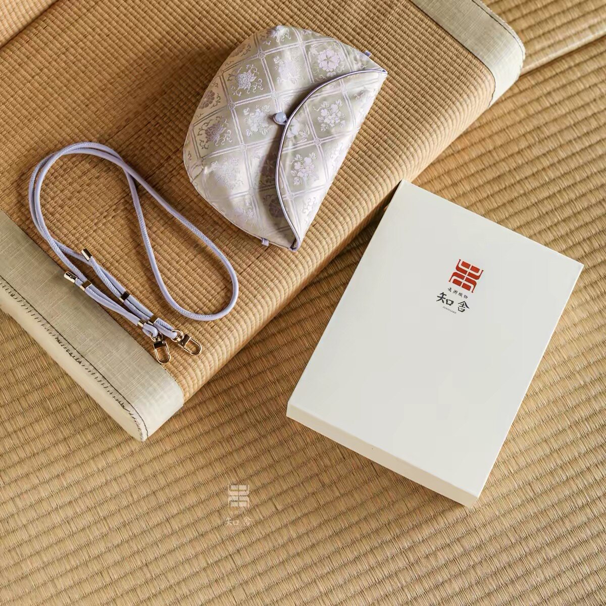 知舍 原创菱纹图花锦贝壳斜跨包通用款女包