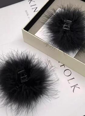 法式小号气质黑色羽毛抓夹秋冬气质时尚百搭精美毛茸茸抓夹洋气