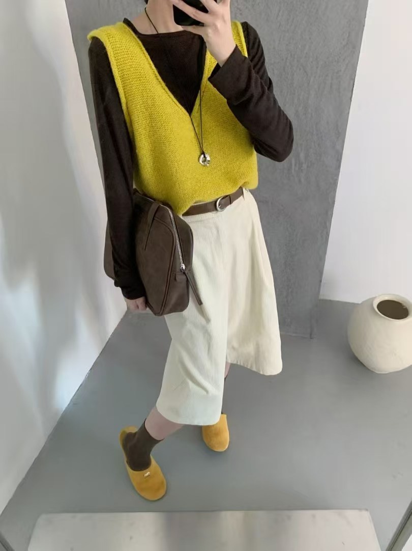 6540早秋韩系穿搭高级感黄色针织背心上衣女宽松休闲网红两件套