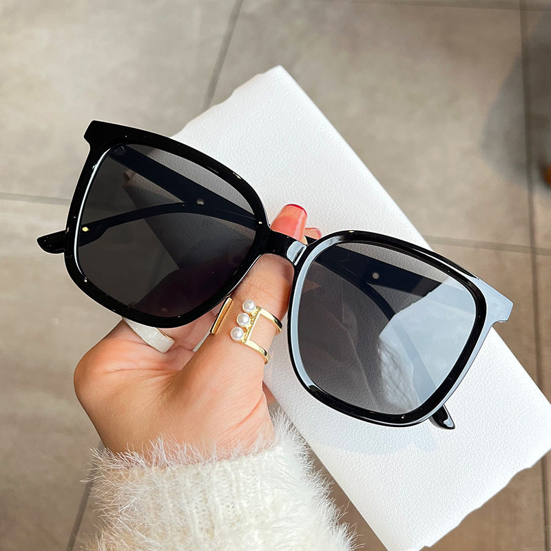 2025新款时尚墨镜女防紫外线防晒黑框茶色太阳镜旅游拍照开车驾驶,ZIPPO/瑞士军刀/眼镜,太阳眼镜,淘宝优惠券,粉丝福利购,淘宝优惠卷
