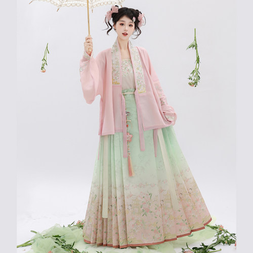 明制汉服绣花对交穿日常通勤套装