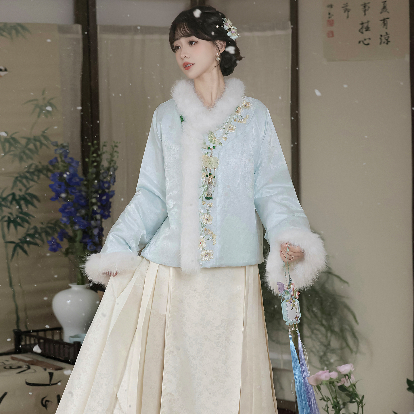 新中式绣花短袄汉服女日常冬款