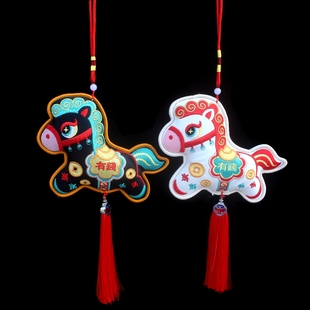 2026马年吉祥物铃铛挂饰刺绣春节客厅门把墙面春节挂件小礼品