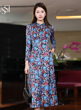 SUSSI/古色商场定位花蓝色主题印花光泽缎面醋酸度假风连衣裙女
