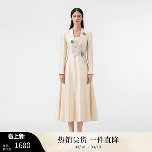 SUSSI/古色26春新款商场同款前方形连身立领长袖贴花长连衣裙