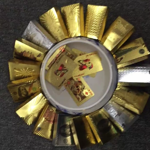 Золотой покер ПВХ Пластиковый пластиковый водонепроницаемый творческий местный тиран золотой металлический парк Кэт -карта Золотая фольга покер