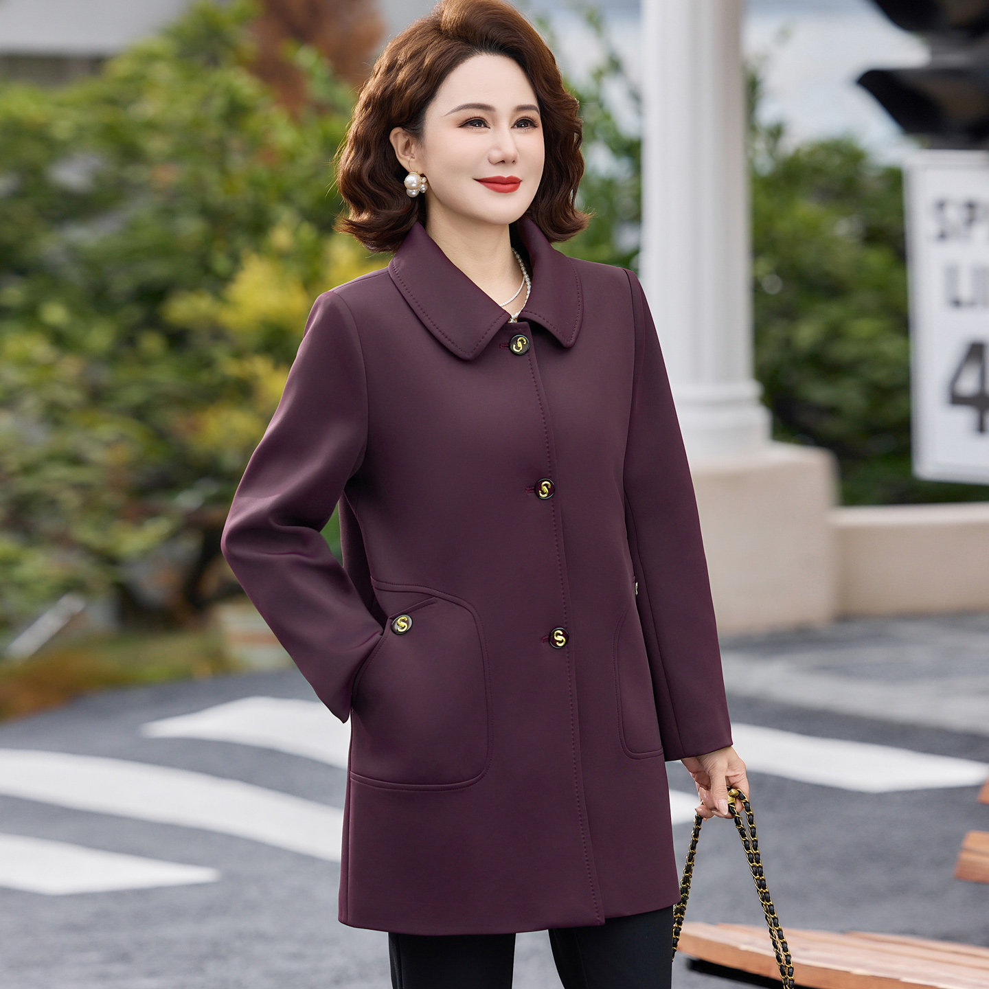 妈妈秋装风衣外套中年女洋气高贵2026新款中老年春秋季中长款上衣