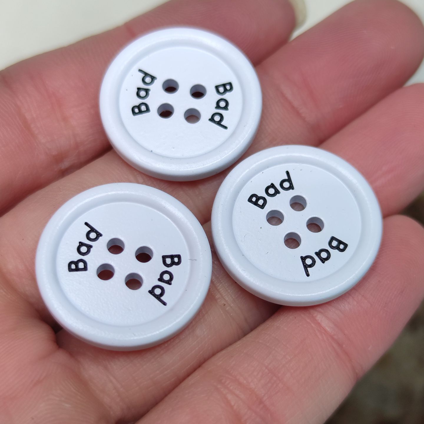 新款漂白色个性时装定制纽扣子