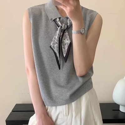 佐梦依小翻领纽扣配丝巾针织衫