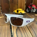 White Frame, Brown Lens