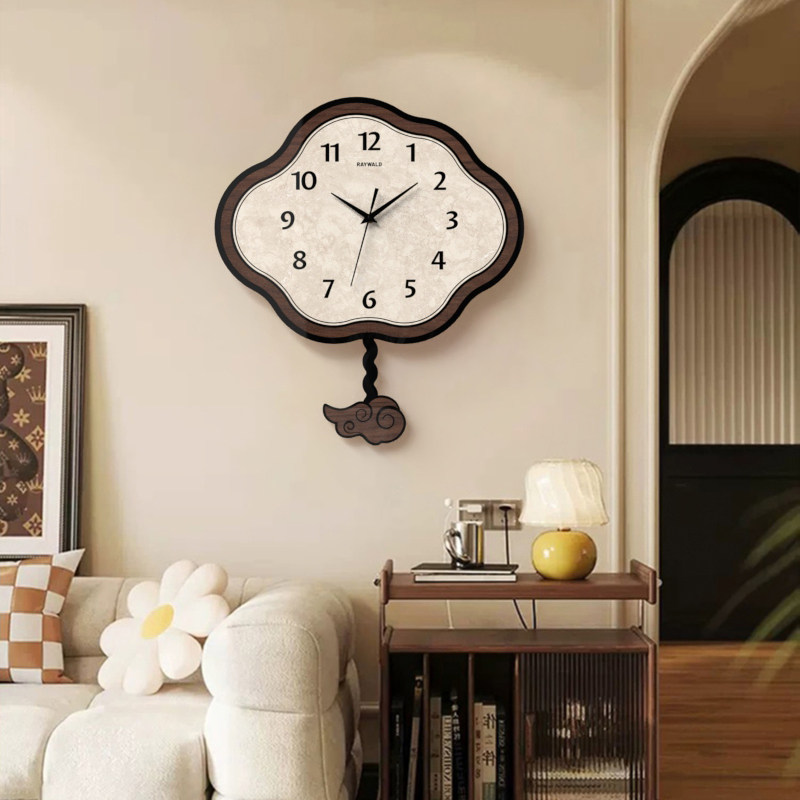 中古风钟表云朵挂钟客厅创意祥云卧室静音石英钟挂墙家用时钟摇摆