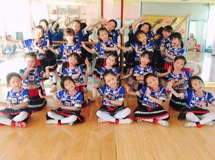 第九届小荷风采儿童演出表演服少数民族服装瑶族瑶山彩云飞舞蹈服