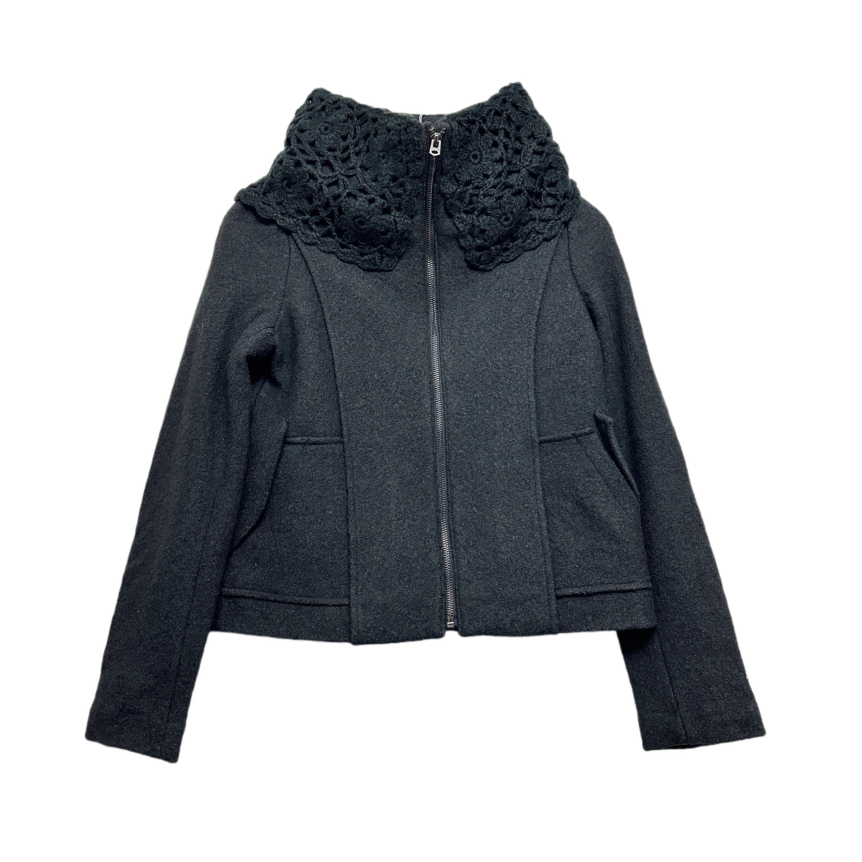 圣迪折扣女装 秋冬复古钩花针织拼接修身立领短款毛呢外套