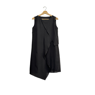 圣迪折扣女装 夏季黑色个性搭片设计不规则剪裁无袖连衣裙