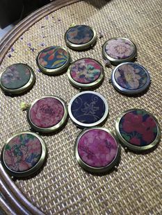 手作真丝香云纱复古风布艺工拉丝光面铜镜随身化妆镜折叠双面镜子