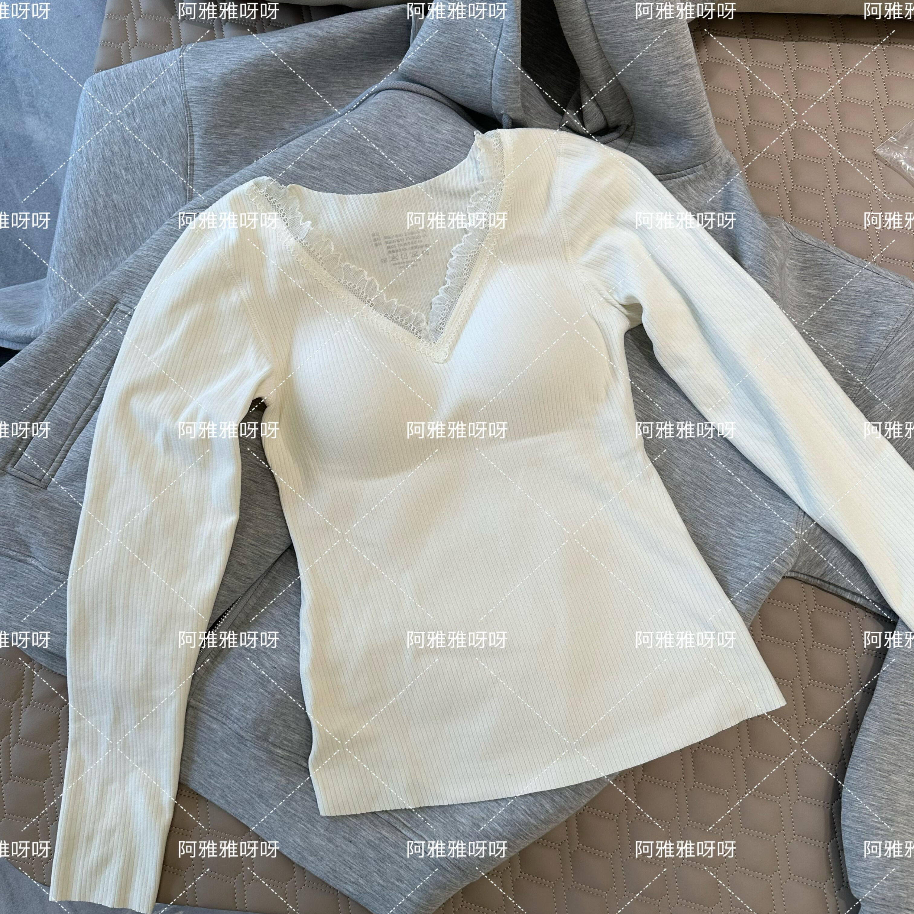 阿雅雅呀呀长袖版保暖内衣女带胸垫蚕丝加绒加厚发热内搭外穿上衣