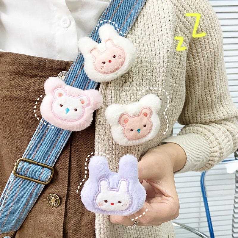 新款毛绒胸针可爱卡通玩偶挂件少女心包包饰品服装配件