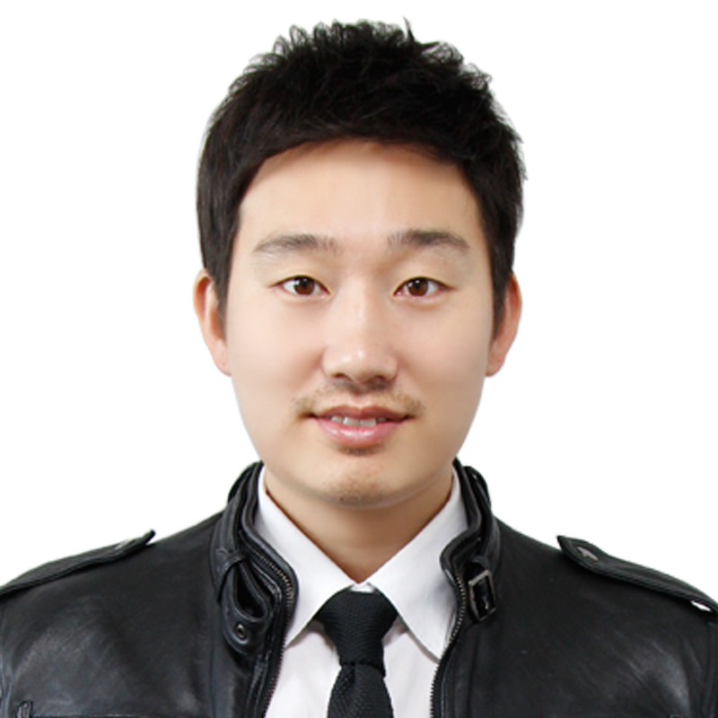 青年男士自然风帅气真发