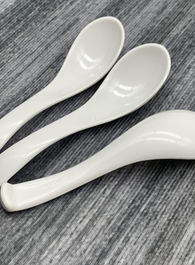 密胺仿瓷白色勺短柄加厚带勾喝汤勺塑料勺防摔饭店调羹勺自助餐匙