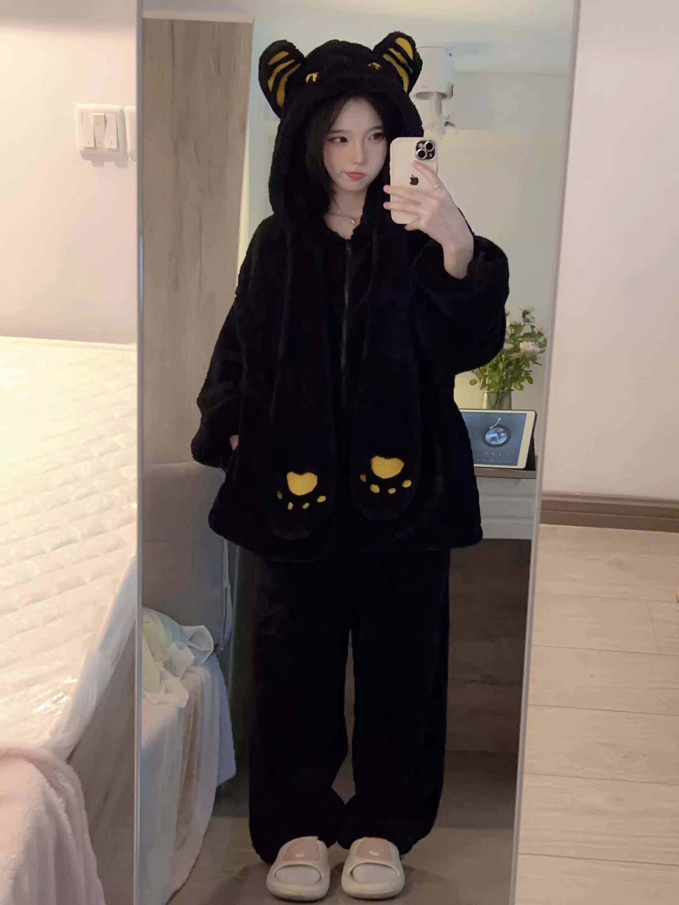 CARTOON CAT CORAL VELVET PAJAMAS WOMENS PLUSH THICKENED WINTER NEW BLACK PLUSH LOUNGEWEAR SET CAN BE WORN OUTSIDE